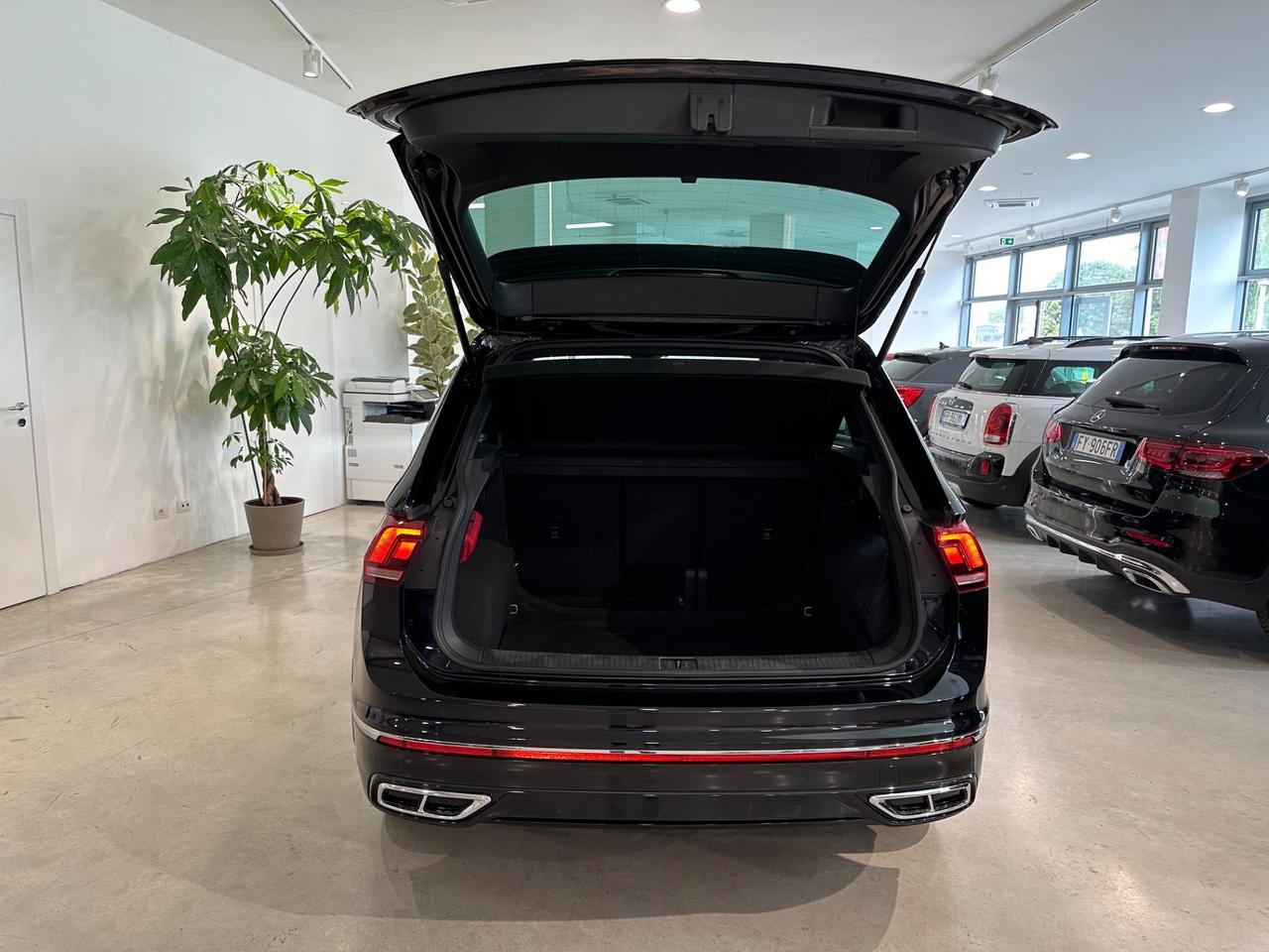 Tiguan R-Line 2.0 TDI 150cv DSG SCR IVA ESPOSTA