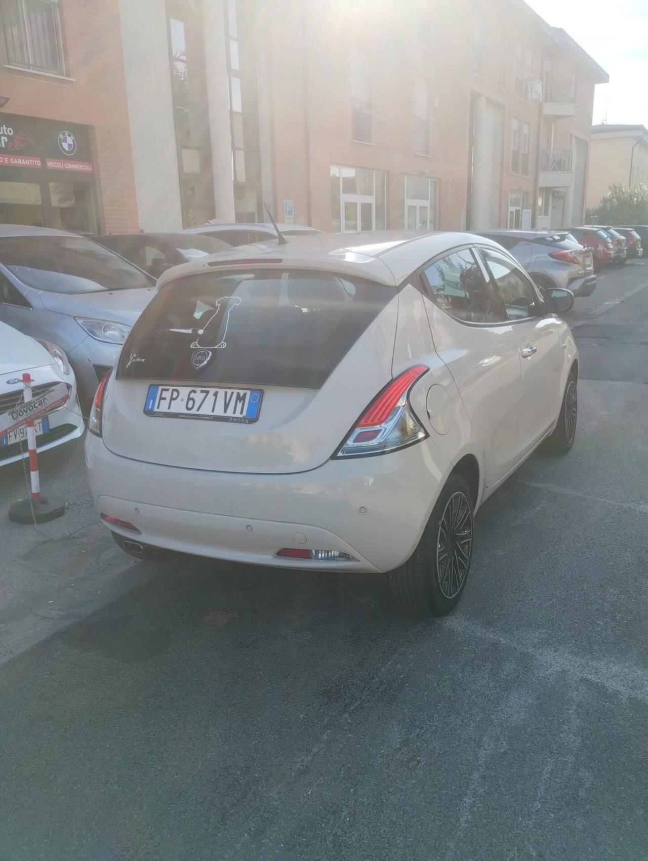 Lancia Ypsilon 1.2 69 CV 5 porte S&S Gold