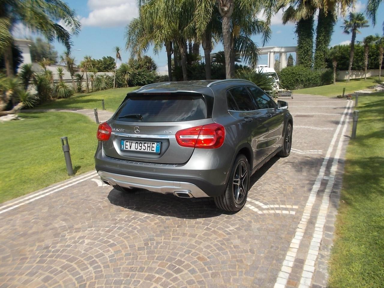 Mercedes-Benz GLA 200d Aut. *FULL OPT.* da VETRINA