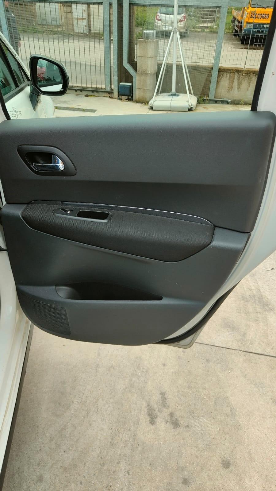 Peugeot 3008 1.6 HDi 112CV Business