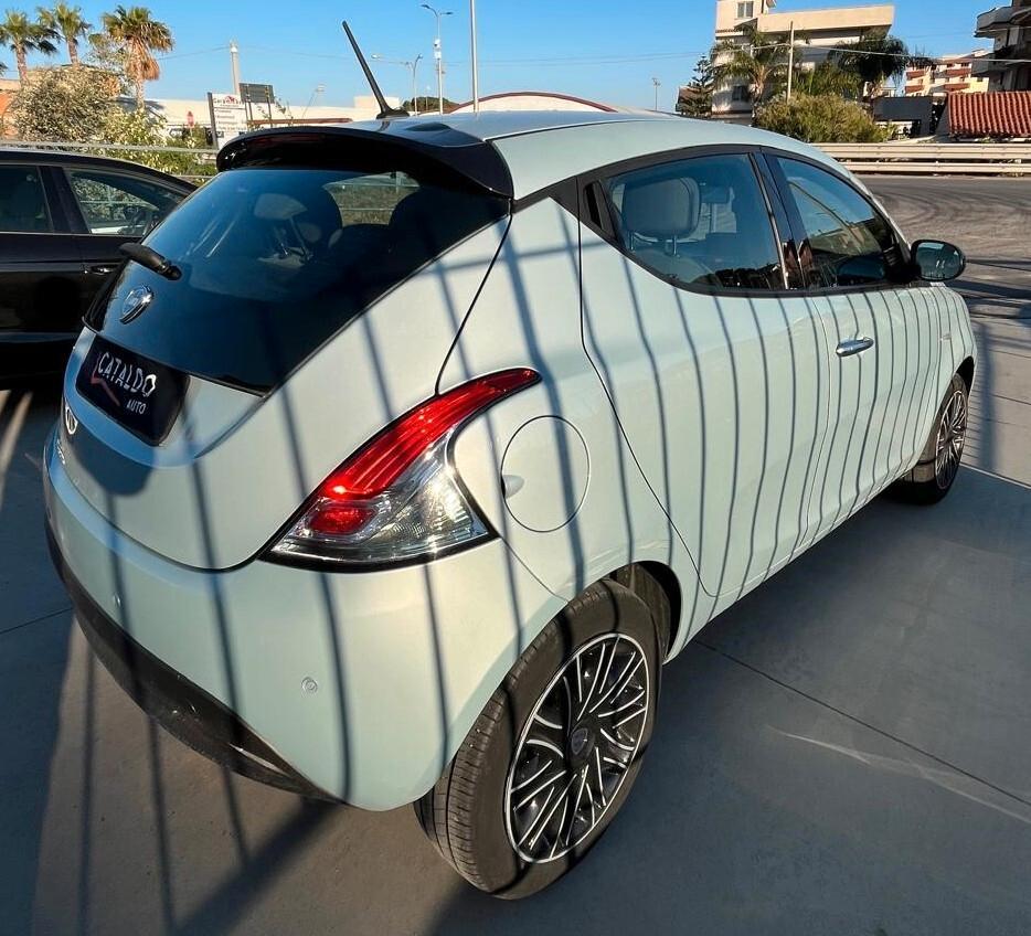 Lancia Ypsilon 1.0 FireFly 5 porte S&S Hybrid Gold