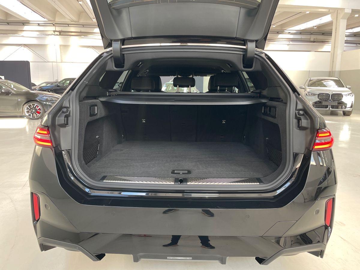 BMW Serie 5 G61 2024 Touring - 520d Touring 48V xdrive MSport Pro auto