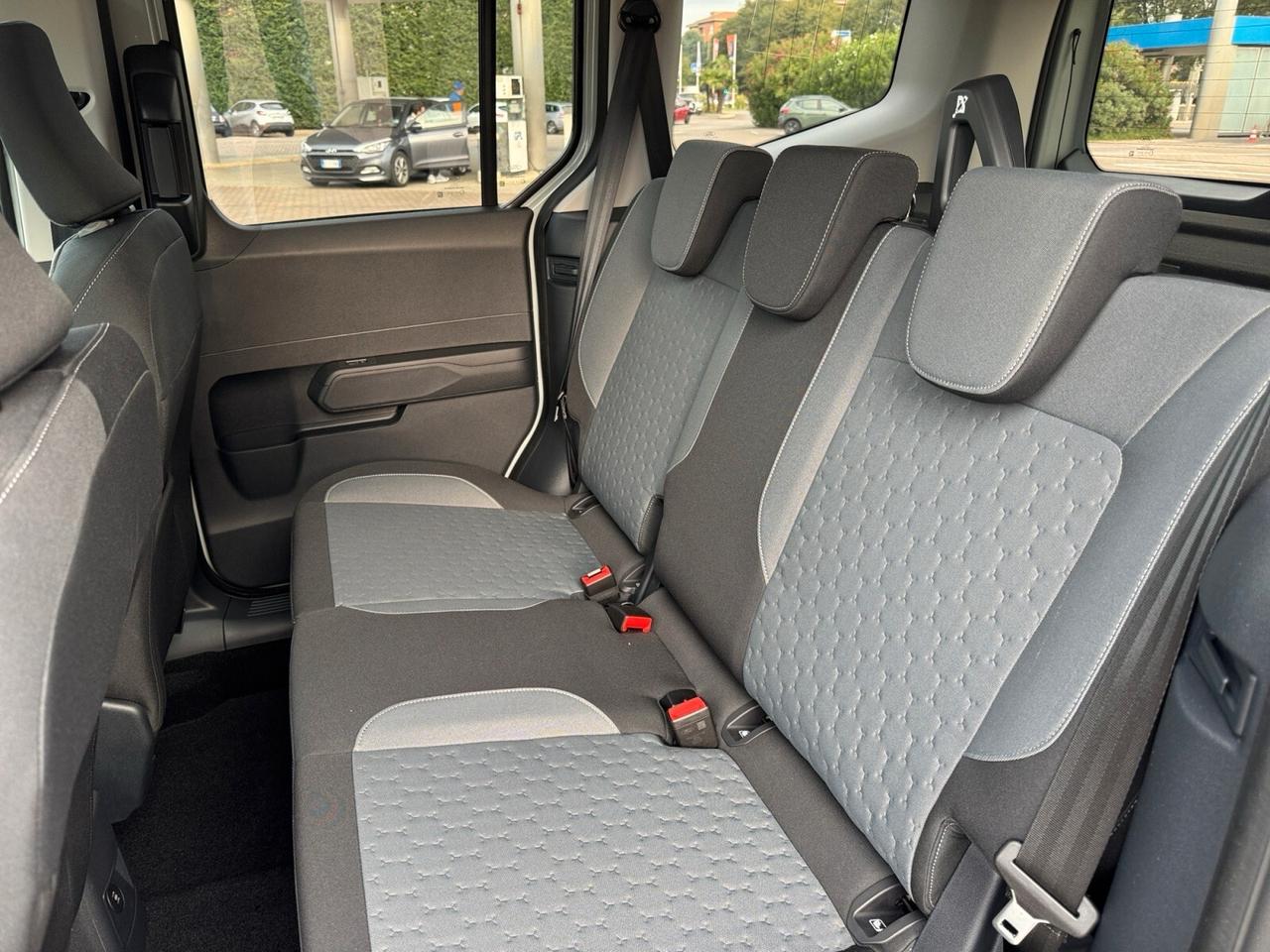 Ford Tourneo Courier 1.0 EcoBoost Titanium