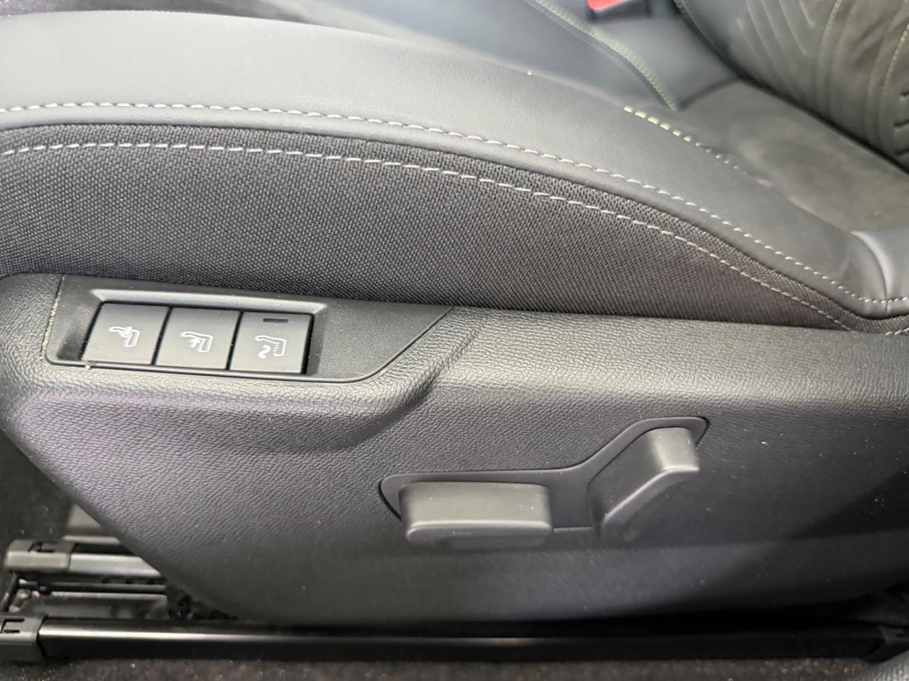 Peugeot 208 Hybrid 145 e-DCS6 GT Exclusive 2025