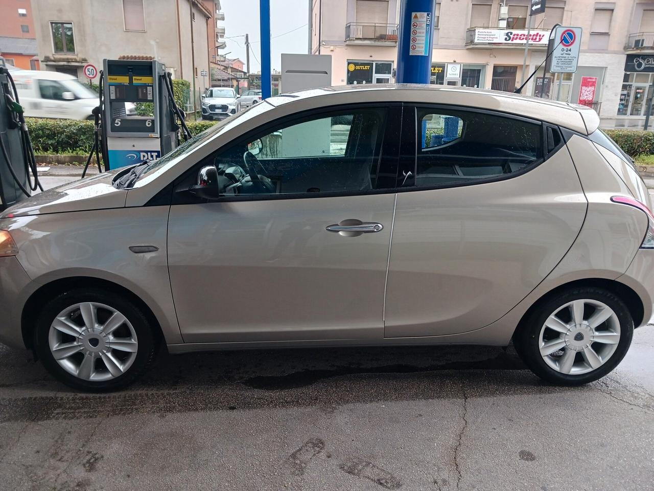 Lancia Ypsilon 1.2 69 CV 5 porte GPL Ecochic Gold