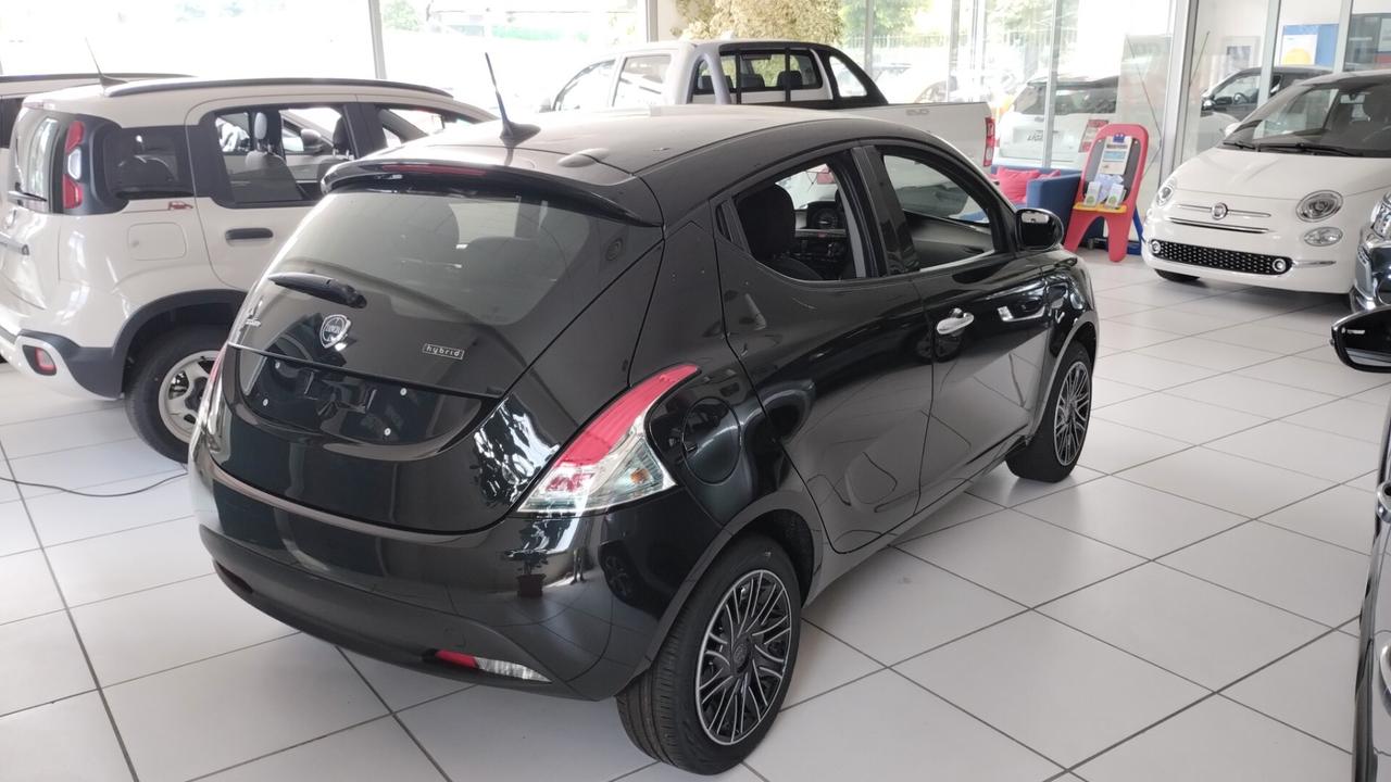 Lancia Ypsilon 1.0 FireFly 5 porte S&S Hybrid Ecochic Silver