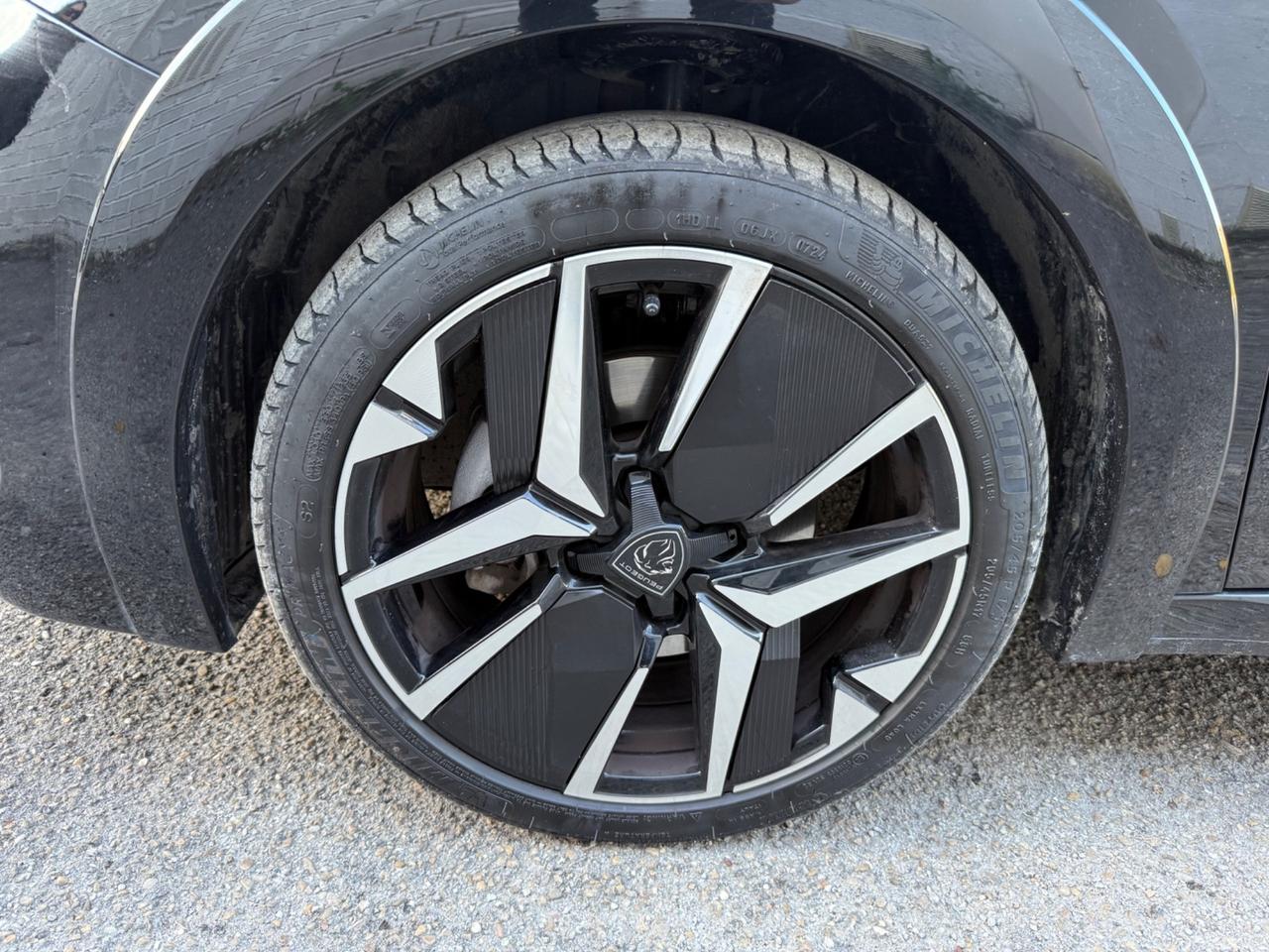 Peugeot 208 Hybrid 136 e-DCS6 GT