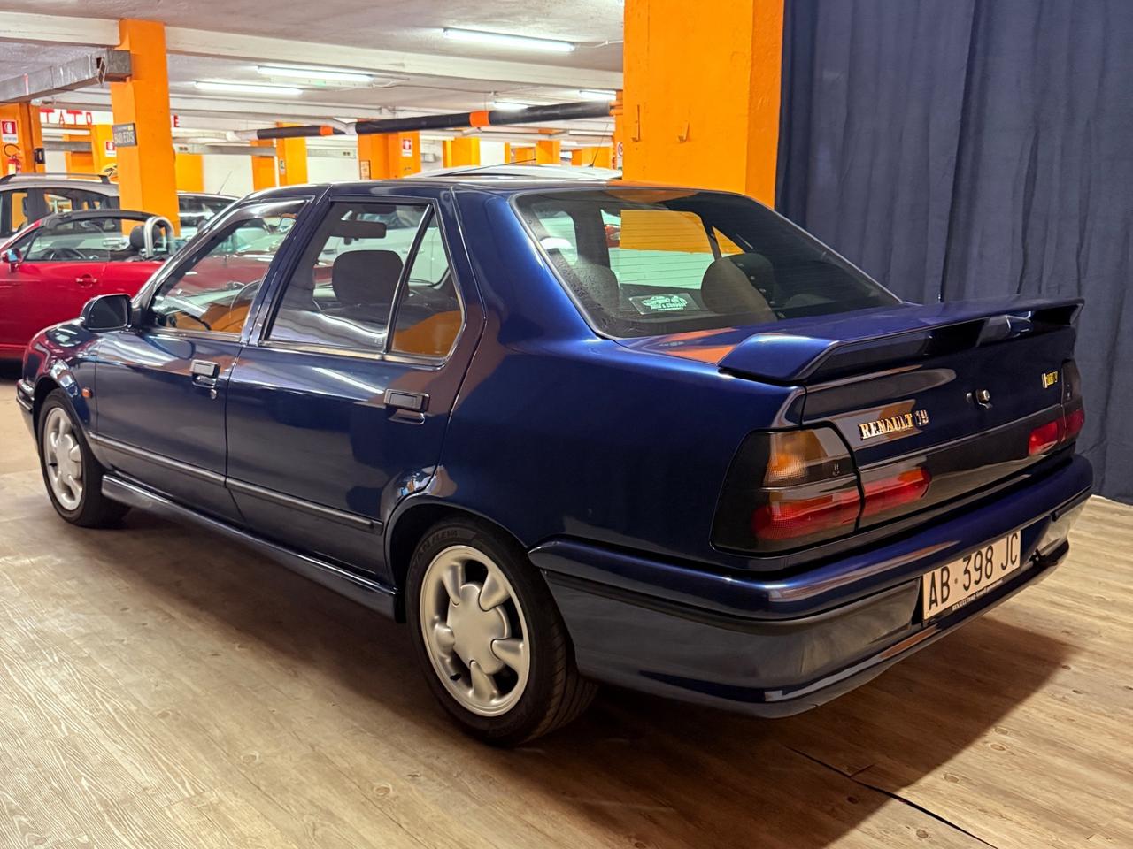INTROVABILE RENAULT 19, 16V IN CONDIZIONI DA VETRINA ISCRITTA ASIMa