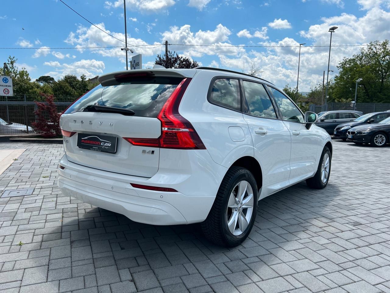 Volvo XC 60 B4 D AWD automatico MOMENTUM - UNIPRO