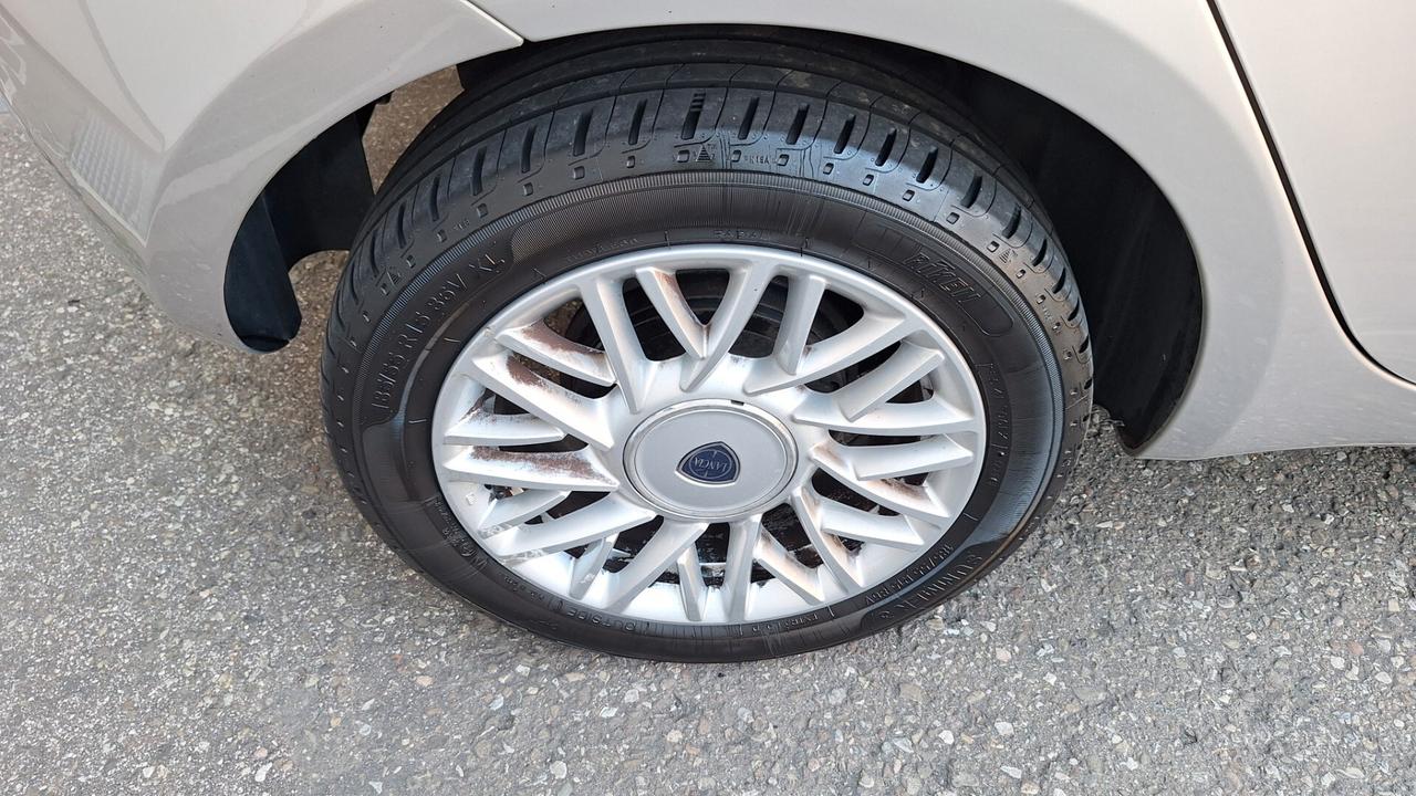 Lancia Ypsilon 1.2 69 CV 5 porte Gold
