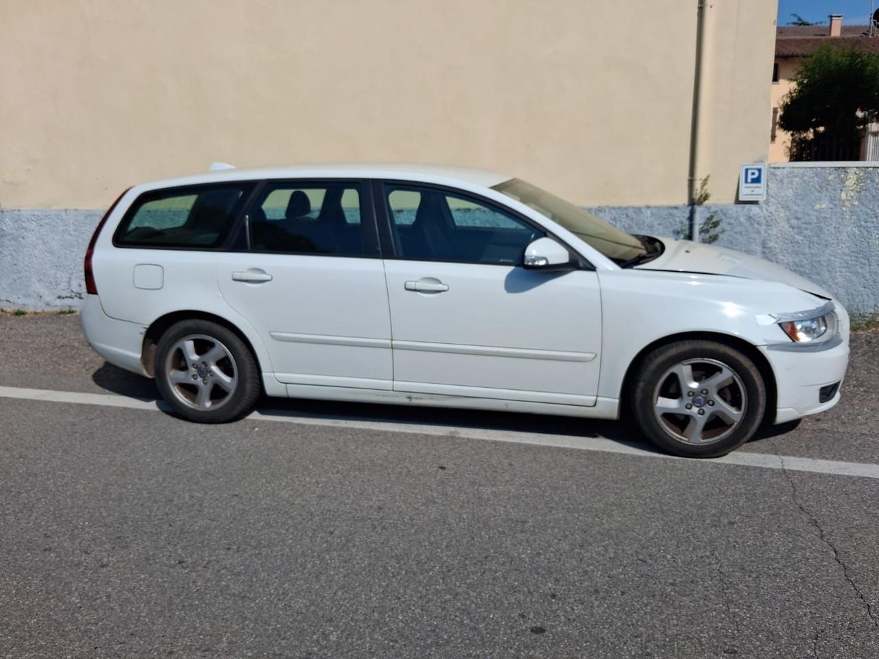Volvo V50 D2 R-design