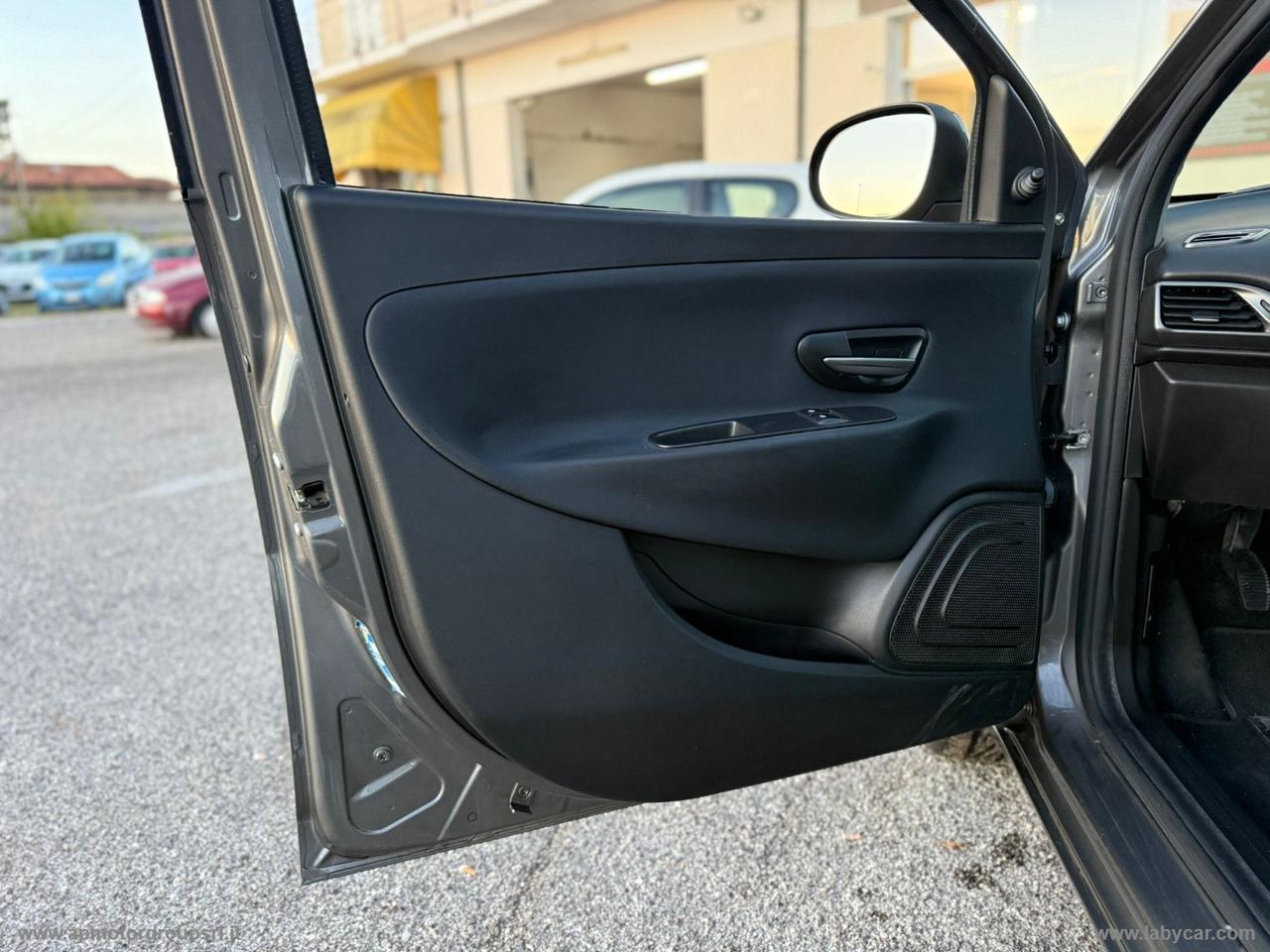 LANCIA Ypsilon 1.2 69 CV 5p. S&S ELEFANTINO BLU