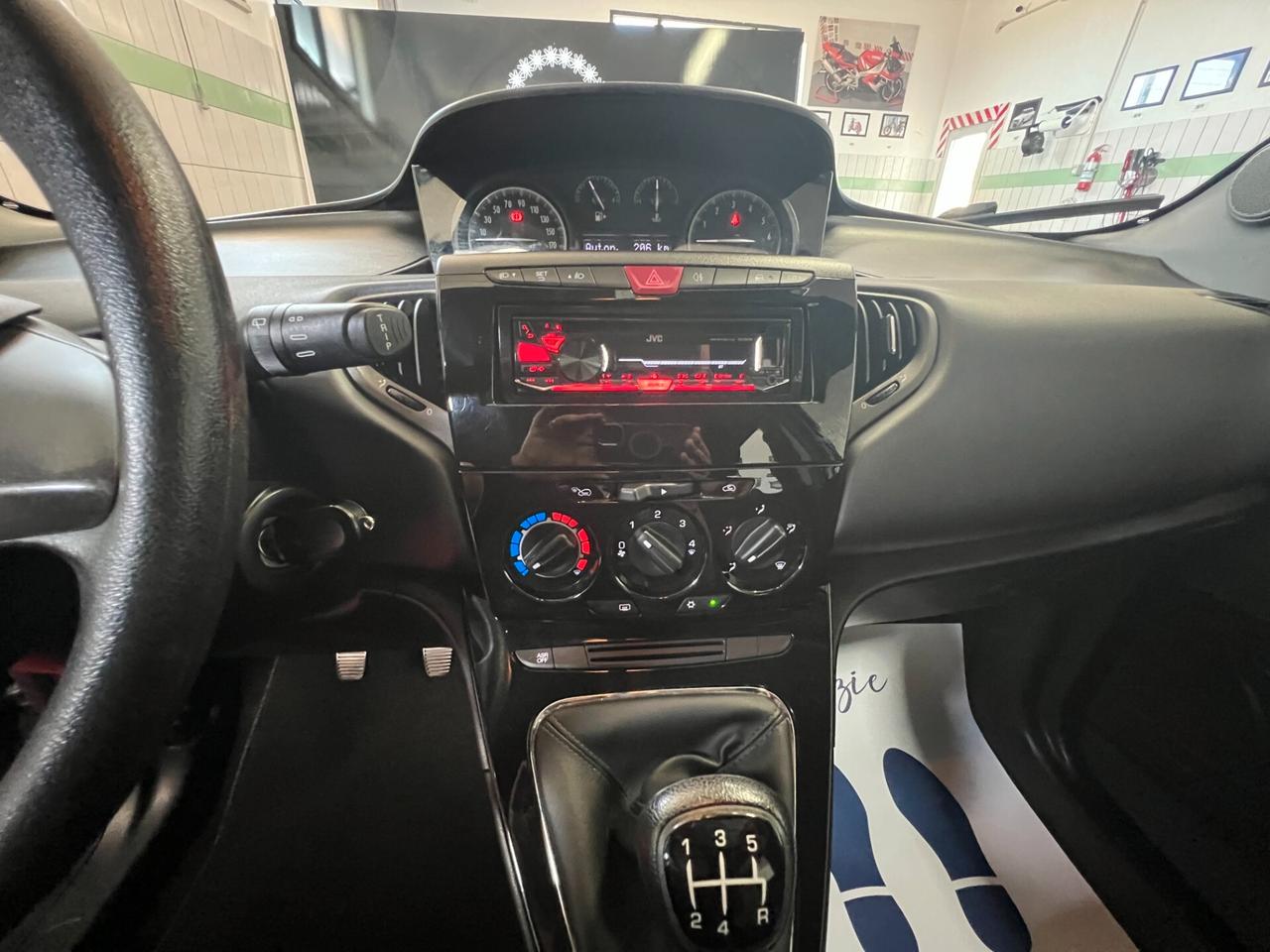 Lancia Ypsilon 1.2 69 CV 5 porte GPL Ecochic Silver