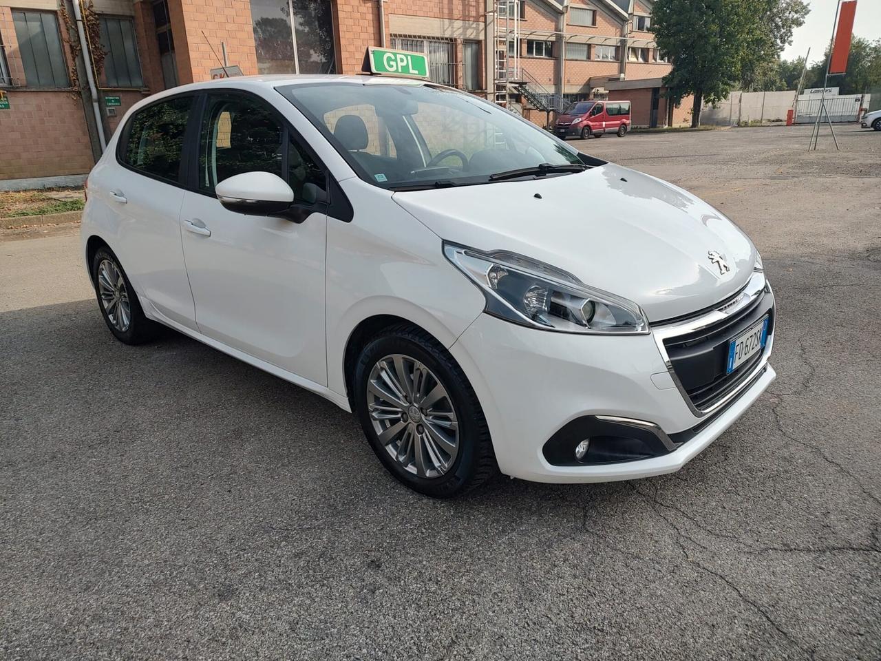 Peugeot 208 PureTech 82 5p. GPL Access, BENZINA\GPL, OK NEOPATENTATI