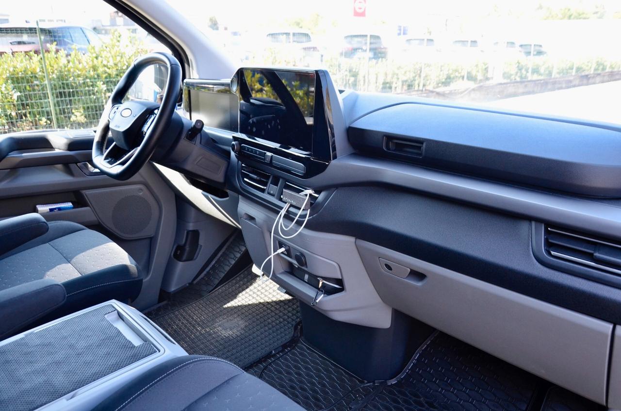 FORD TOURNEO CUSTOM 2.0 TITANIUM 170cv AUTO 8 POSTI, VETTURA PRIVATA NO IVA, GARANZIA FORD 7/2028, SERVICE FORD, UNICOPR, UFF ITALIANA, GANCIO TRAINO, DOPPIA PORTA SCORREVOLE, PERMUTE