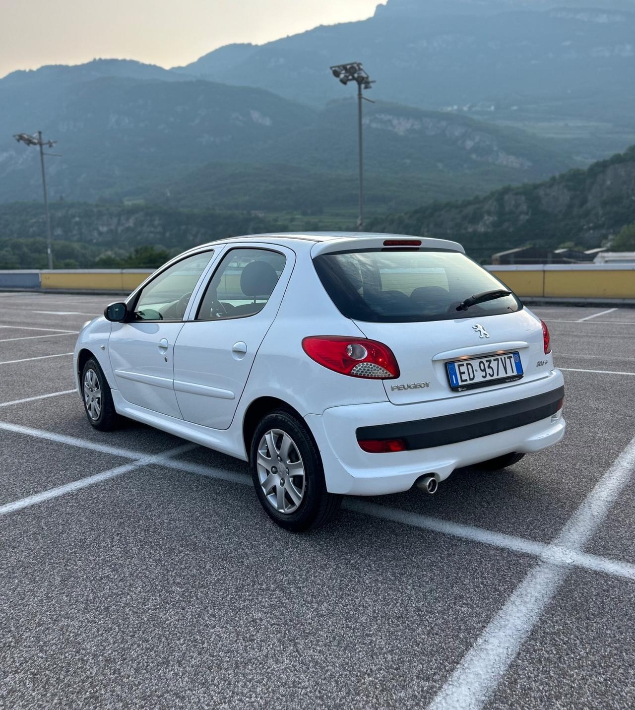 Peugeot 206 Plus 1.4 HDi 70CV 5p Neopatentati 2011