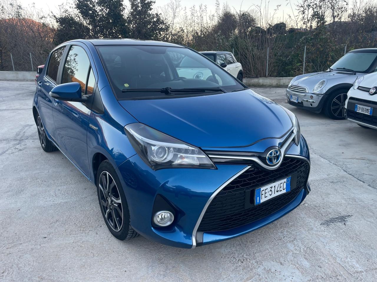 Toyota Yaris HYBRID PLATINUM EDITION