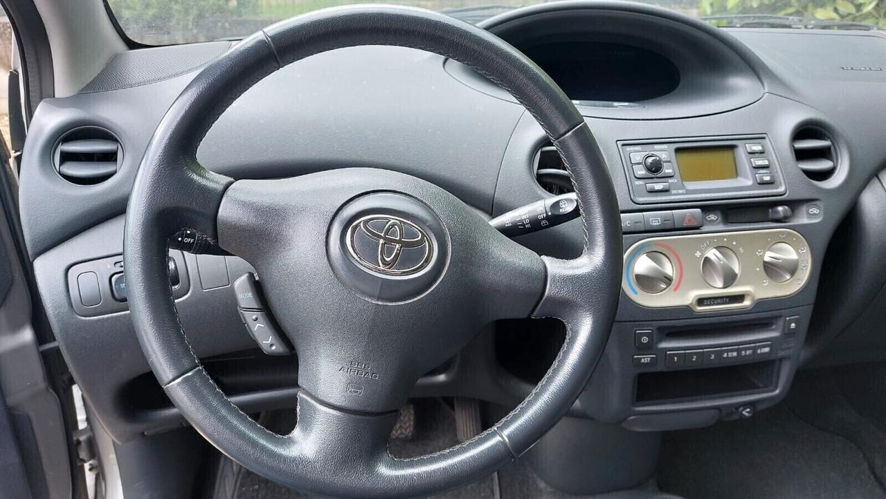 Toyota Yaris 1.0 Neopatentati