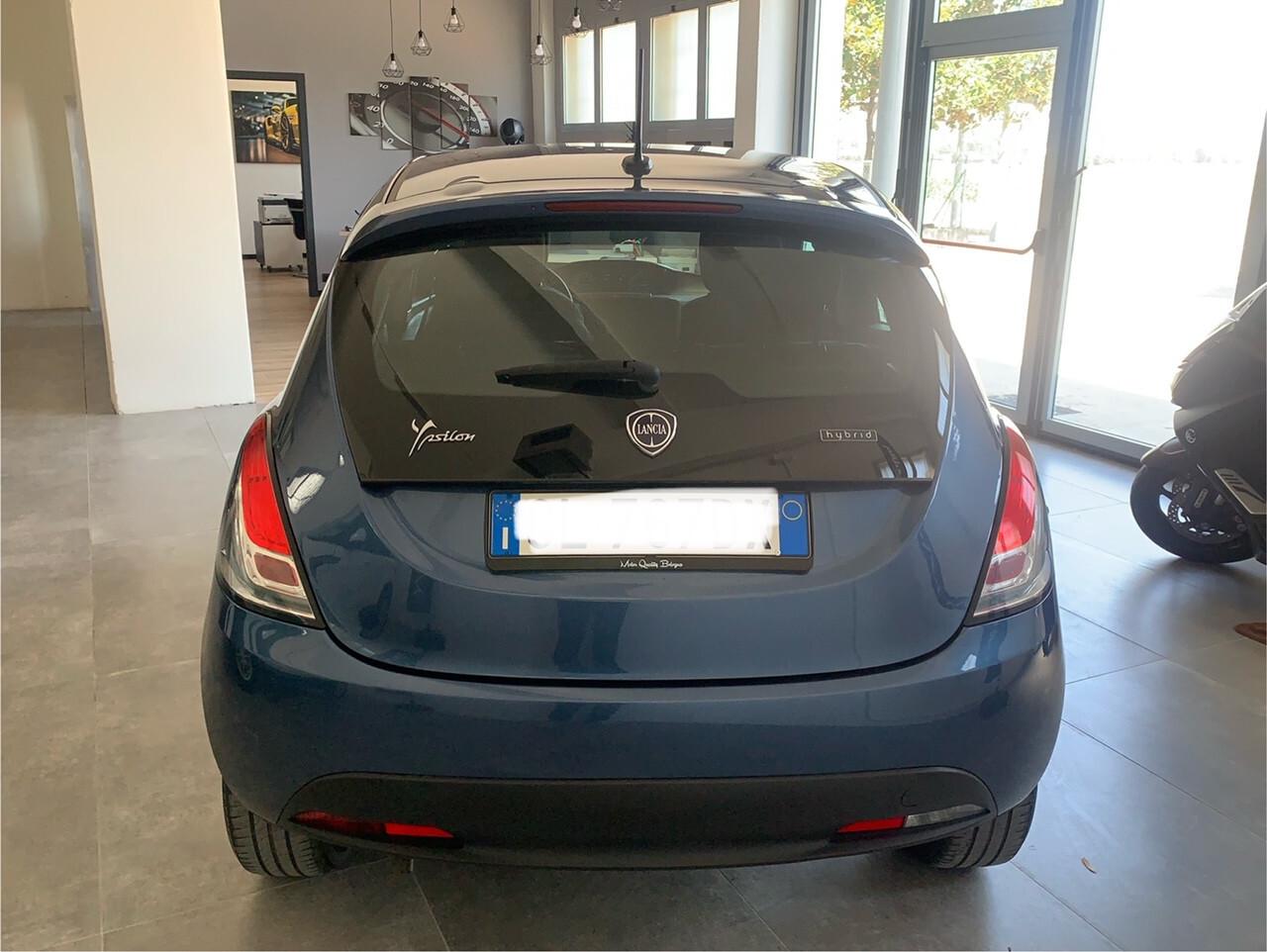 Lancia Ypsilon 1.0 FireFly 5 porte S&S Hybrid Silver