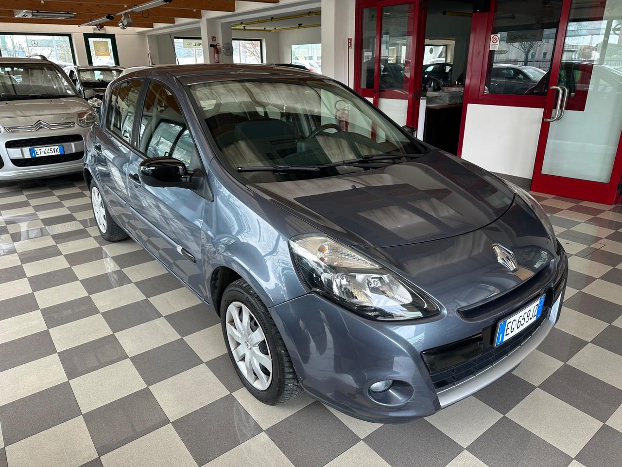 Renault Clio 1.2 75Cv Neopatentati