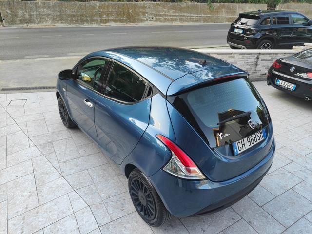 LANCIA Ypsilon 1.0 FireFly 5 porte S&S Hybrid Ecochic Silver