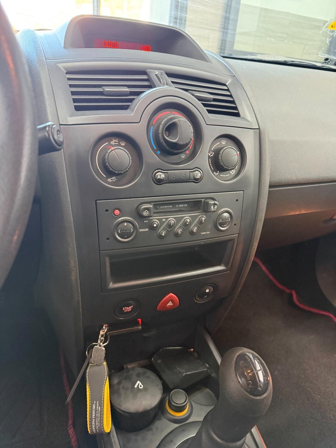 Renault Megane Mégane 1.4 16V 5 porte Luxe Dynamique