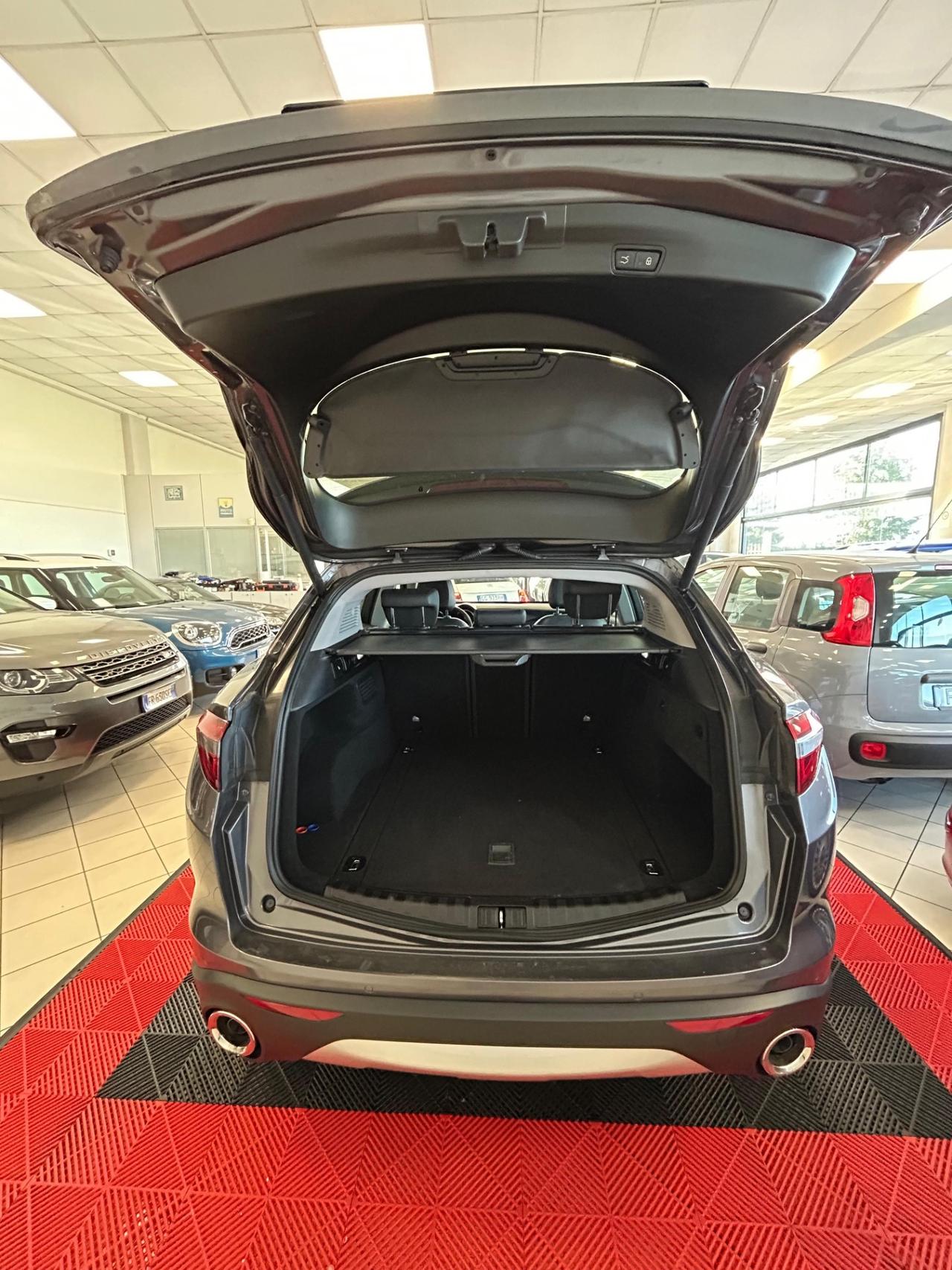 Alfa Romeo Stelvio 2.2 Turbodiesel 160 CV AT8 RWD Business