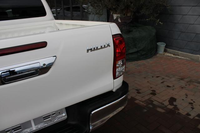 TOYOTA Hilux 2.4D-4D A/T 4WD Comfort "PRONTA CONSEGNA"