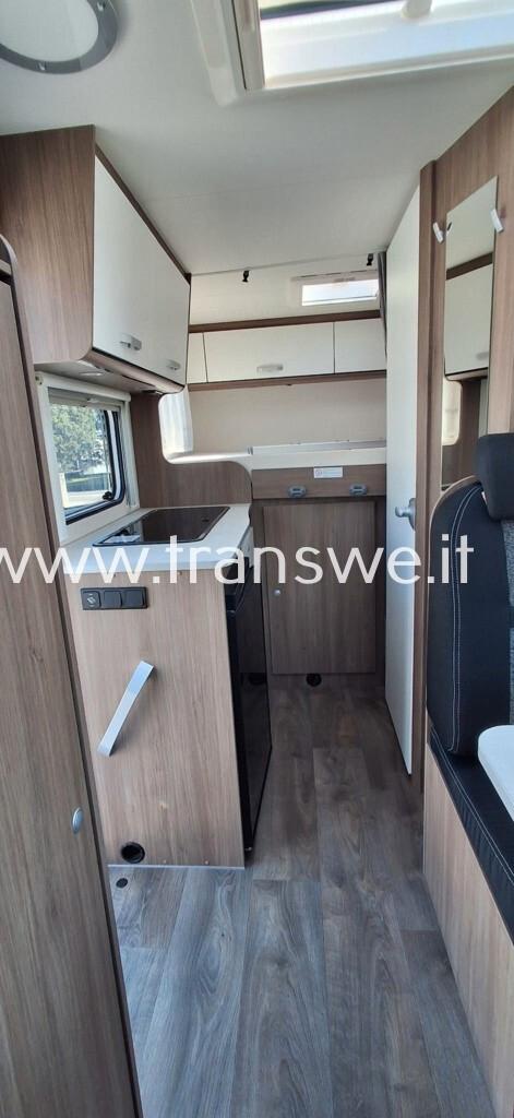 Carado V132 PRO+ camper van compatto letto matrimoniale posteriore