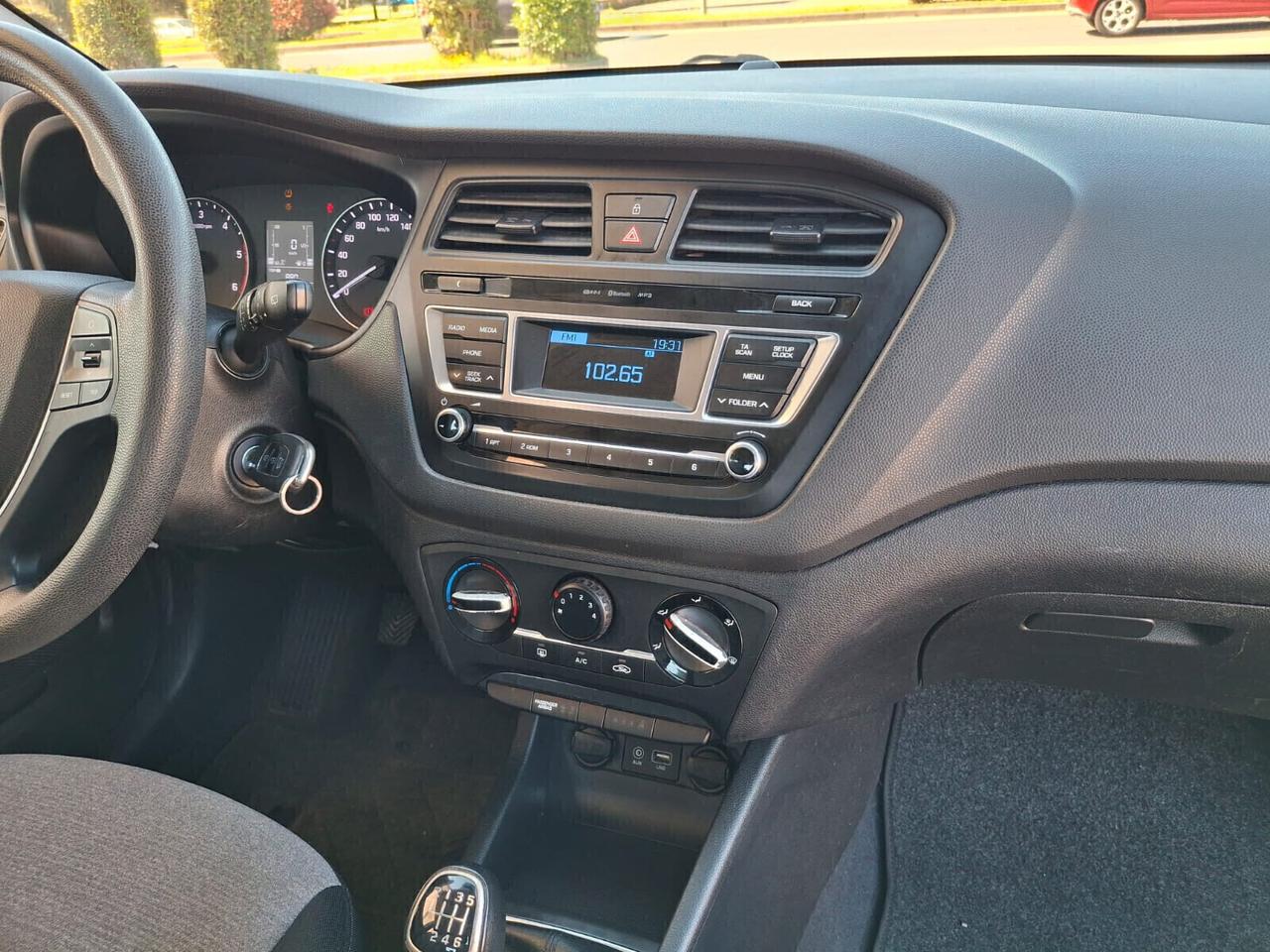 Hyundai i20 1.1 CRDi-*DIESEL EURO 6*NEOPATENTATI*