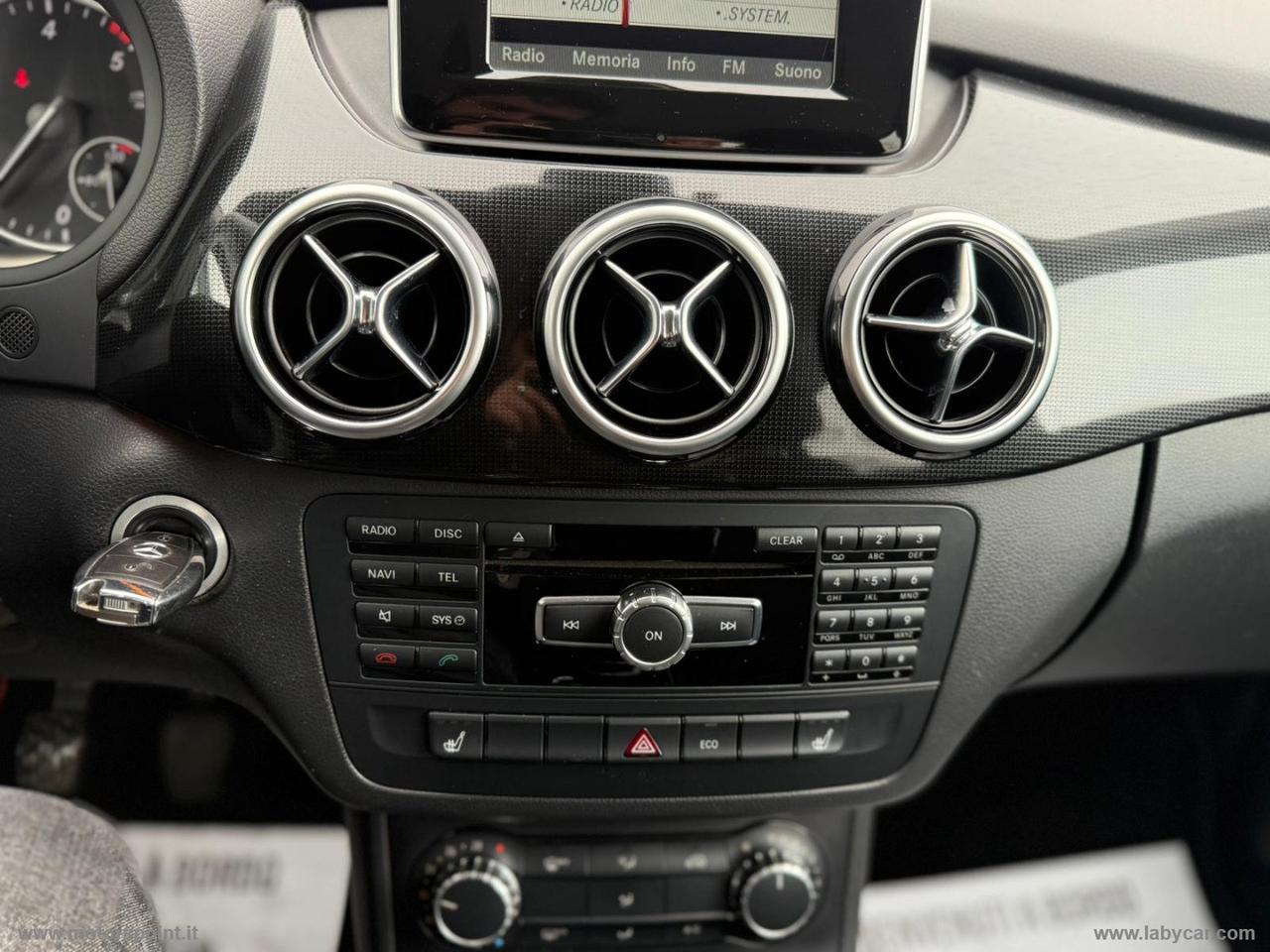 MERCEDES-BENZ B 180 d Premium