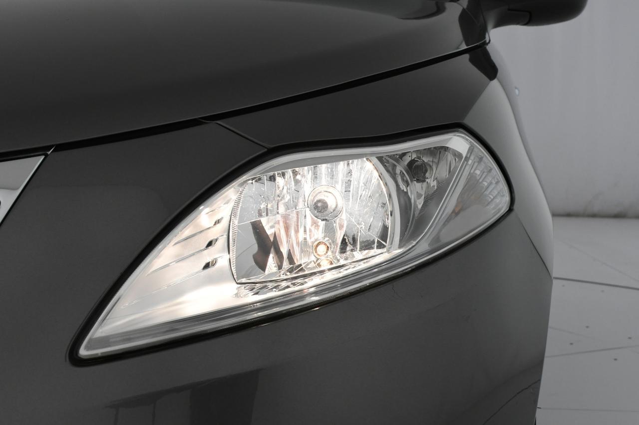 LANCIA Ypsilon 1.2 8v Silver c/clima 69cv NEOPATENTATI+ALCANTARA