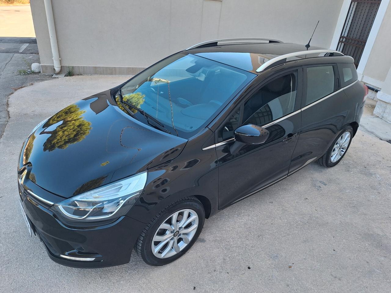 Renault Clio Sporter dCi 8V 90 CV Moschino Intens