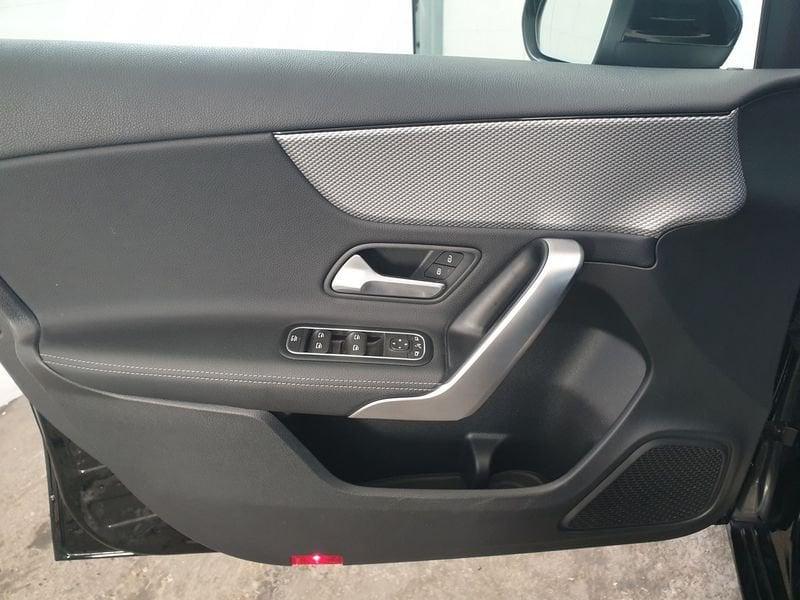 Mercedes-Benz Classe A A 160 Sport DA 229,00 AL MESE