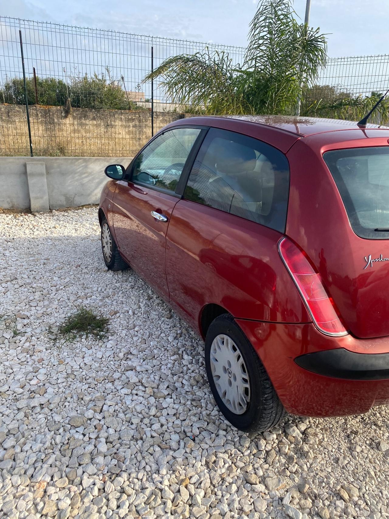 Lancia Ypsilon 1.3 MJT 75 CV Platino