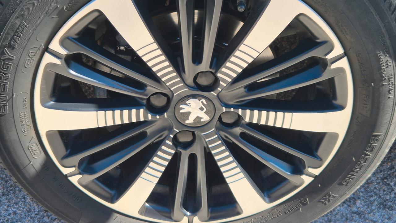 Peugeot 208 BlueHDi 100 S&S 5 porte Signature