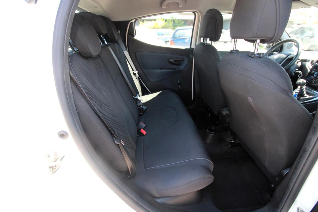 Lancia Ypsilon 1.0 FireFly 5 porte S&S Hybrid Alberta Ferretti