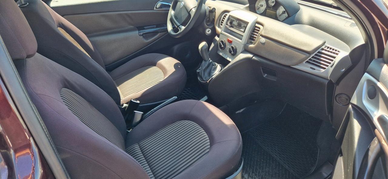 Lancia Ypsilon 1.3 MJT 90 CV Oro