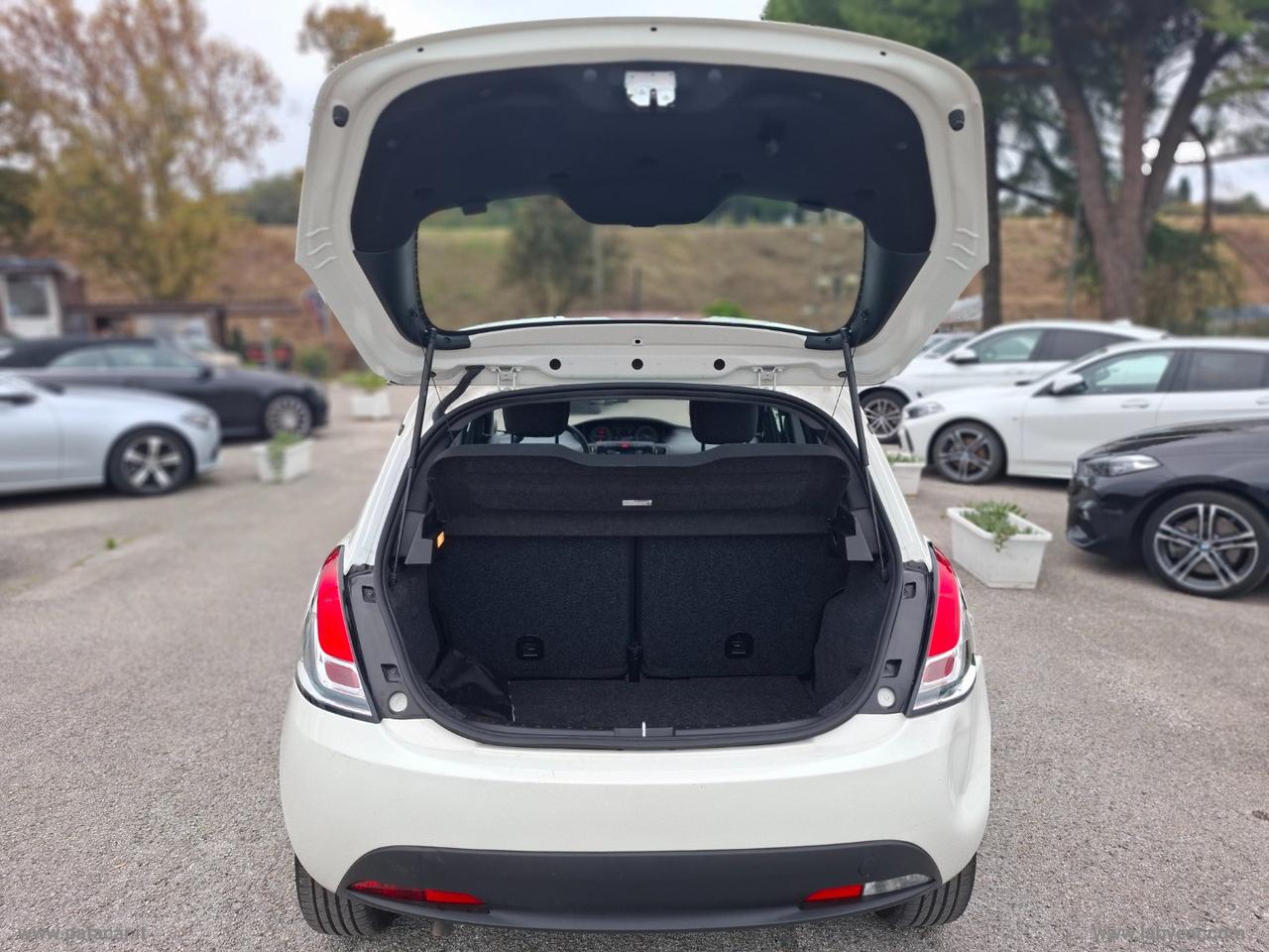 LANCIA Ypsilon 1.0 FireFly 5p.S&S Hybrid Silver