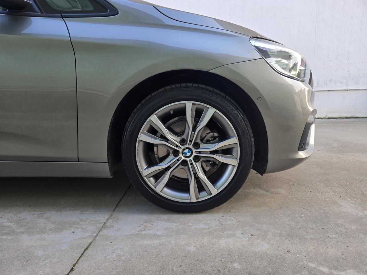 BMW 220i Active Tourer Advantage