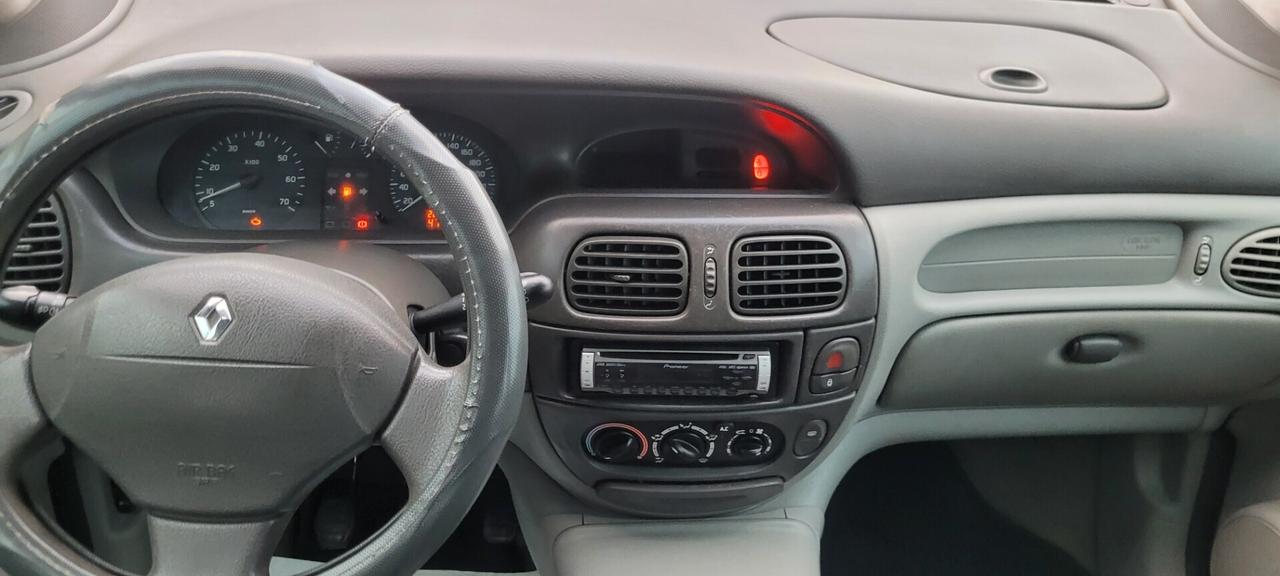 Renault Megane Mégane 1.6 16V cat Proact. Privilège