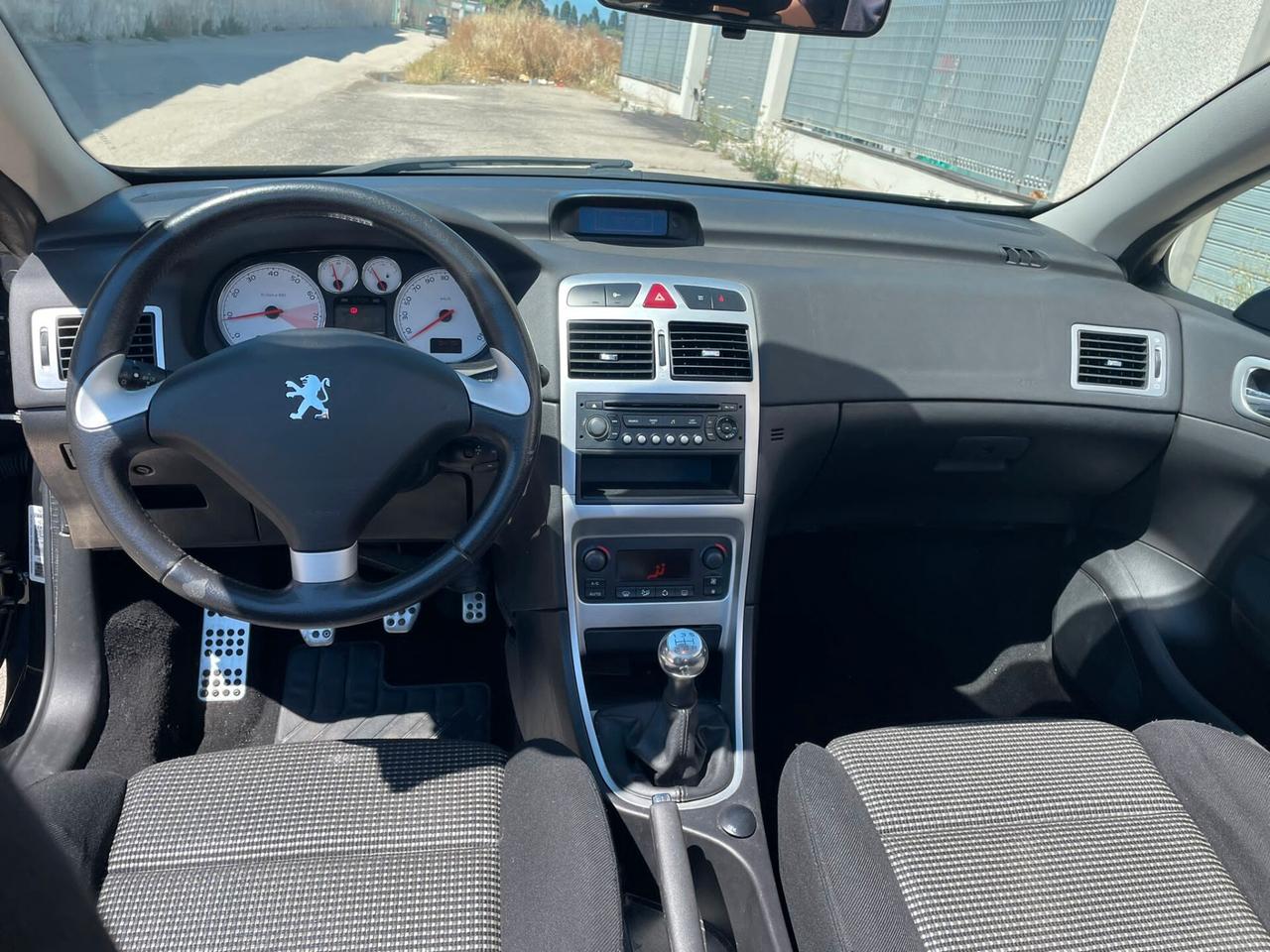 Peugeot 3008 1.6 HDi 110CV cambio robotizzato Tecno