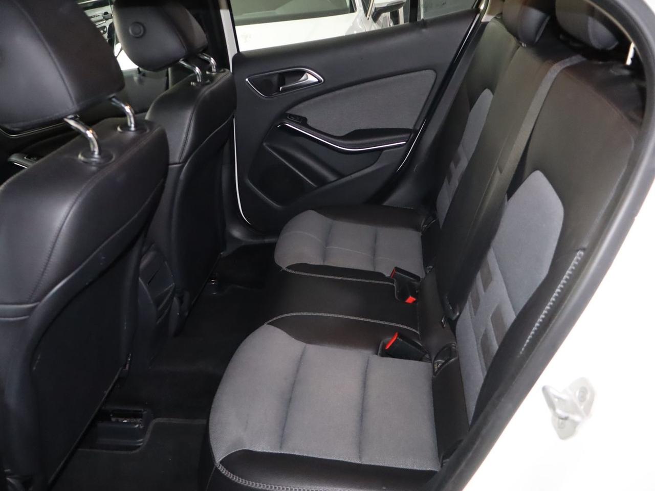 Mercedes-Benz GLA 180 Business GLA 180 D #9362