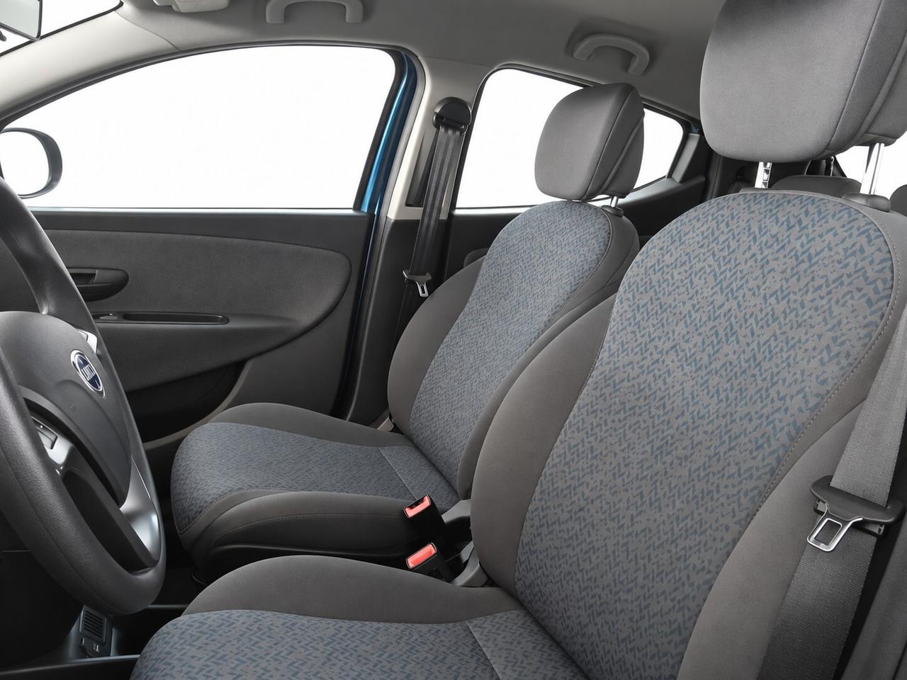 Lancia Ypsilon 1.0 FireFly 5 porte S&S Hybrid Silver