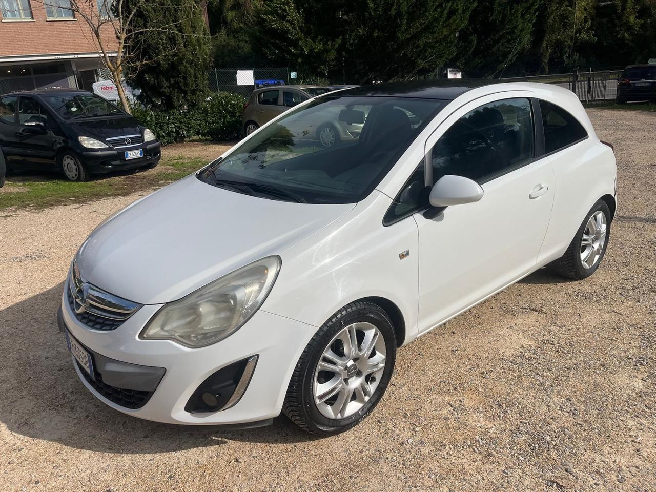 Opel Corsa 1.4 Benzina - Neopatentati