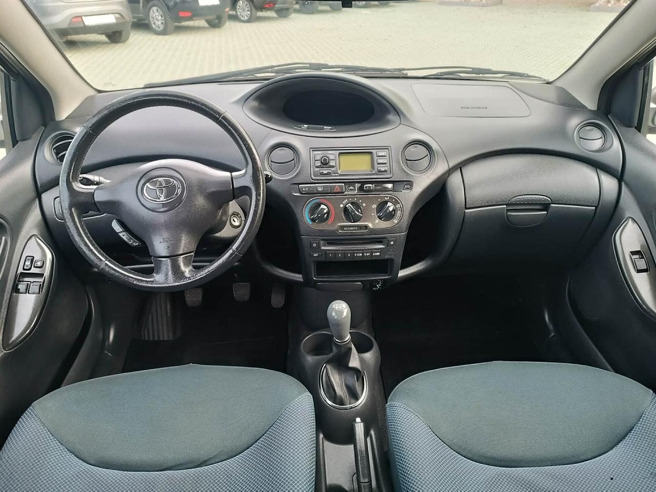 Toyota Yaris 1.0i 16V cat 5 porte Sol