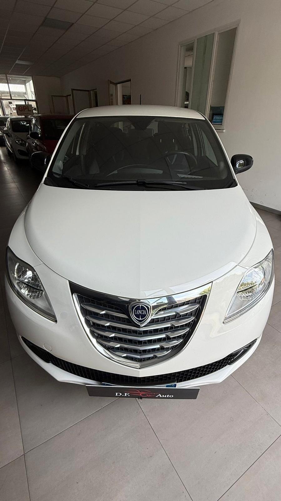 Lancia Ypsilon 0.9 TwinAir 85 CV 5 porte S&S DFN Gold