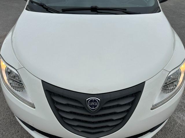 LANCIA Ypsilon 1.2 69 CV 5 porte NEOPATENTATI