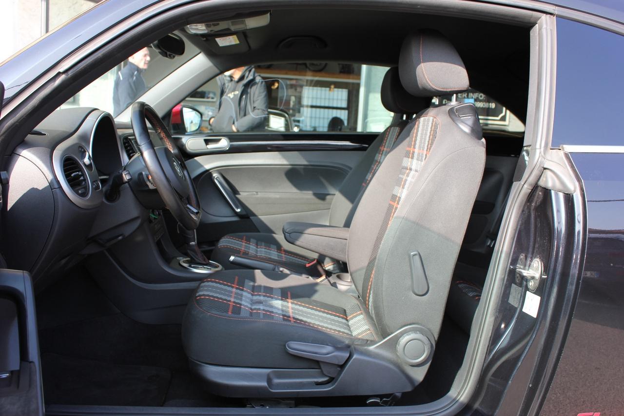 Volkswagen Maggiolino 1.2 TSI Club DSG NAVY FARI FULL LED