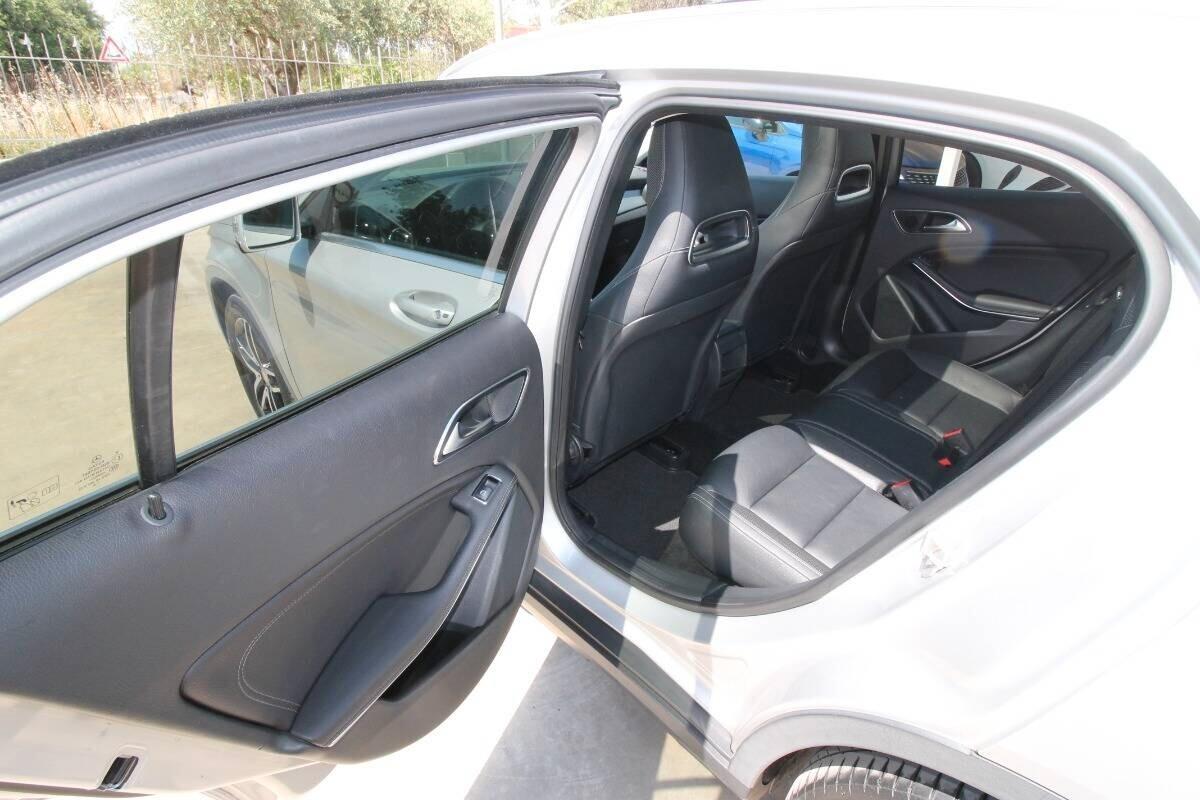 Mercedes GLA 200 d Automatic Sport | 2015